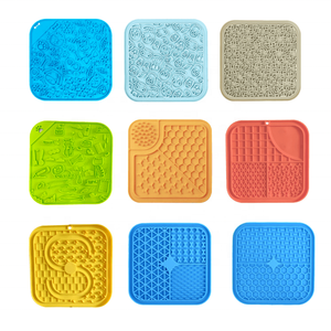 Personalizado 21 20 CM Ventosas de silicona Paquete de 2 uds. Tapete cuadrado para lamer perros con espátula y cepillo - Product Image 6