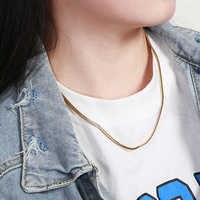Vente en gros de colliers à chevrons pour femmes Bijouterie personnalisée en acier inoxydable avec chaînes plates en or 14 carats pour filles