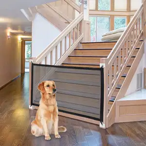 شبكة بوابة الدرج شبكة قابلة للطي تسمح بدخول الهواء إغلاق سياج الكلب حاجز أمان الطفل منتجات قفص لعب الحيوانات الأليفة