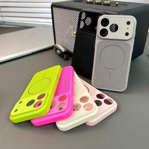 เคสโทรศัพท์แบบสัมผัสนุ่ม ระบายความร้อนได้ดี แม่เหล็กยึดติด พร้อมฟิล์มเลนส์เปลี่ยนเร็ว สำหรับ iPhone 17 /18 Pro Max - Product Image 1