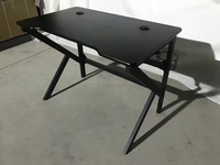 Bureau de jeu PC pliable et extensible en métal, rectangulaire, avec éclairage LED, rangement et surface en bois, modèle GT-A02, marque RW, pour les joueurs.