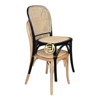 Chaise de salon décontractée contemporaine en rotin avec finition noyer et structure en bois robuste pour les clubs, les bars et les restaurants