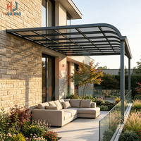 Pergola en aluminium de style moderne personnalisée avec toit en polycarbonate, serre et véranda intégrées