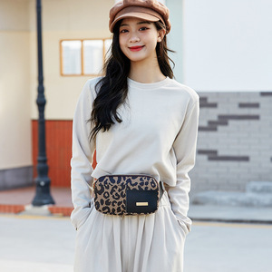 Sac banane en cuir blanc pour <span class=keywords><strong>femme</strong></span>, petit, mignon, avec logo personnalisé, pour le sport et la course, à porter en bandoulière ou à la taille - Product Image 3