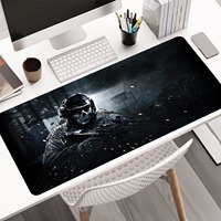 Grand tapis de souris pour jeux d'anime, tapis de bureau noir pour ordinateur portable, tapis de bureau avec bord cousu, base en caoutchouc antidérapante, tapis de souris pour joueur, bureau