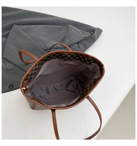Sac fourre-tout messager en cuir PU pour femme 2025, sac à bandoulière zippé en polyester, grande capacité, tendance, été, hiver, automne, printemps - Product Image 3