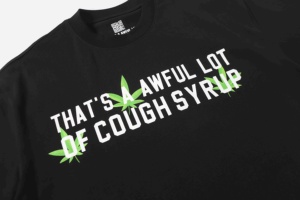 T-shirt da Uomo di Alta Qualità, Abbigliamento Streetwear Casual, Maglietta con Stampa di Lettere 'THAT'S AWFUL LOT of COUGH SYRUP' per Uomo - Product Image 3
