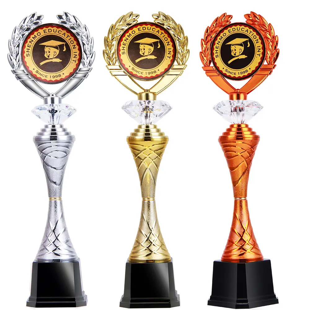 Prezzo di fabbrica scuola studente trofeo coppa logo personalizzato premio trofei e medaglie di plastica