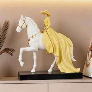 Scultura Artistica di Lusso Moderna e Discreta in Resina Sintetica, Raffigurante Principessa Equestre, Regalo Aziendale Creativo per l'Ufficio - Product Image 4