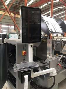 Sierra de corte de precisión de doble cabezal CNC integrada para la fabricación de ventanas y puertas de aluminio y PVC - Product Image 5