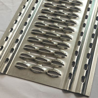 5052 plaque de passerelle de sécurité antidérapante en aluminium/caillebotis en métal perforé à poignée diamantée pour bande de roulement et revêtement de sol d'escalier industriel