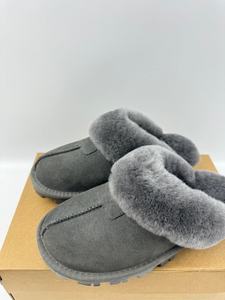 Bottes de neige d'extérieur de haute qualité conçues par des designers, en cuir et laine de qualité supérieure, pantoufles chaudes pour hommes et femmes, semelle en caoutchouc chaud - Product Image 2