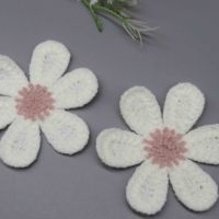 Fabricant d'appliques florales en chenille polyester avec six pétales ivoire pour la décoration de vêtements féminins et de sacs à main