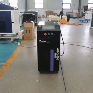 Machine <span class=keywords><strong>de</strong></span> <span class=keywords><strong>nettoyage</strong></span> laser pulsé JPT 300W pour l'élimination <span class=keywords><strong>de</strong></span> la rouille, <span class=keywords><strong>de</strong></span> l'huile, <span class=keywords><strong>de</strong></span> la peinture, du métal, du bois, avec refroidissement par air, pour le <span class=keywords><strong>nettoyage</strong></span> des couches d'oxyde d'<span class=keywords><strong>aluminium</strong></span> - Product Image 1