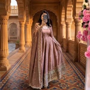 Nouvelle collection de robes en soie froissée pour femmes, avec broderies et sequins, coupe ample, pour fêtes, mariages, Diwali, longueur cheville - Product Image 1