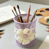 Porte-stylo rond en maille métallique avec fleur en dentelle artisanale décorative, organiseur de papeterie de bureau pour la maison, l'école et le bureau