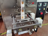 Sachet de remplissage d'eau de jus d'orange de bonne qualité et machine d'emballage de liquide d'étanchéité automatique