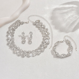 Set di Gioielli da Sposa Elegante e Alla Moda <span class=keywords><strong>XOXO</strong></span> in 4 Pezzi con Cristalli e Strass per Donne - Product Image 4