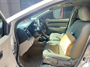 <span class=keywords><strong>Honda</strong></span> <span class=keywords><strong>City</strong></span> Classic 2012 Usata in Buone Condizioni, Motore 1.5L, Cambio Manuale, Trazione Anteriore, Pneumatici R15, Sedili in Tessuto, Guida a Sinistra, Colore Scuro - Product Image 4