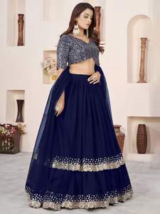Lehenga bleu foncé moderne et fluide en georgette douce, orné d'une bordure en dentelle à sequins argentés, ajoute une touche d'élégance royale et de brillance. Prix de gros. - Product Image 6