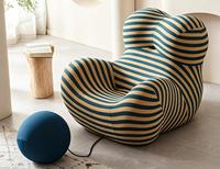 Fauteuil rayé UP5 de designer emblématique avec pouf boule, chaise longue de luxe Big Mama Donna pour projets d'intérieur haut de gamme