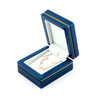Boîte à bijoux rigide personnalisée avec couvercle rabattable, en cuir PU crocodile bleu marine, pour collier, pendentif, bague, emballage