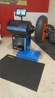 Machine d'équilibrage automatique de roues de moto de haute précision avec alimentation 110V/220V, fabriquée en Chine