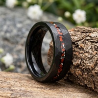 Bague TIZTI 8 mm en carbure de tungstène noir martelé pour homme avec incrustation d'os de dinosaure et de météorite broyée, bague en tungstène pour homme