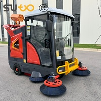 Balayeuse de voirie municipale électrique autoportée avec aspirateur, réservoir d'eau de 400 L et bac à poussière de 240 L