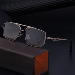 Lunettes de soleil carrées en métal pour hommes Cy-Gz1294, verres PC UV400, style conduite à double pont, monture noire C1 double gris - Product Image 4