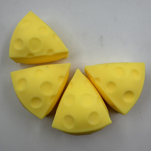 Nouveau jouet anti-stress créatif en forme de fromage triangulaire simulé, en caoutchouc souple à rebond lent pour la décompression - Product Image 3