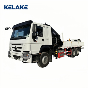 Camion grue HOWO 4x2 avec grue à flèche articulée hydraulique de 8 tonnes pour travaux de levage en construction - Product Image 2