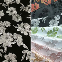 100% tissu de polyester 163gsm brocart de fil d'or tissé beau pour faire des robes