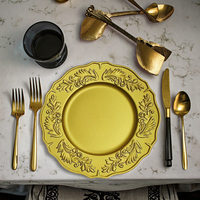 Assiettes de présentation jetables de luxe en plastique PP de 13 pouces, durables, personnalisées, motif floral moderne et récifal doré, pour mariage et fête, Fujianwedding