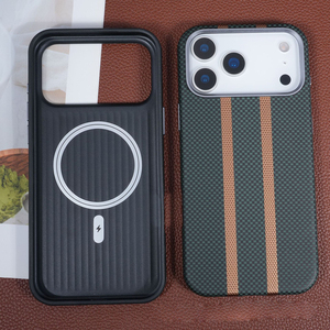 Funda de Cuero con Diseño Ejecutivo y Detalles en Fibra de Carbono para iPhone 17 16 <span class=keywords><strong>Pro</strong></span> Max, con Protección de Lente Metálica y Carga Inalámbrica - Product Image 3