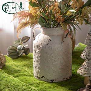 Vase en métal vintage avec poignée, design rustique pour la décoration de mariage et de jardin - Product Image 2