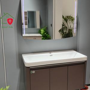 Mueble de Baño de Madera Maciza Marrón de Tres Puertas, Resistente al Agua, con Encimera Blanca, Lavabo de Cerámica, Espejo Arqueado y Luz LED - Product Image 2