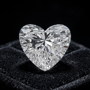 Pierre blanche brillante en forme de cœur de 2,08 carats de qualité supérieure avec un éclat exceptionnel pour des créations de bijoux fins et exquis - Product Image 3