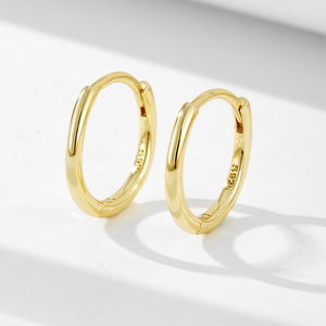 Simple Custom Tarnish Free Fashion Jewelry Women <strong>Huggie</strong> 925 Silver <strong>Wholesale</strong> Small 18K Gold Plated Hoop Earrings - Product Image 3