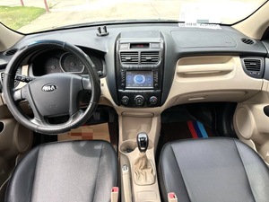 Sportage SUV <span class=keywords><strong>2</strong></span>.0L d'<span class=keywords><strong>occasion</strong></span> 2013 pas cher, essence, boîte automatique, sièges en cuir, conduite à gauche, pneus R16, traction avant, caméra de recul. - Product Image 4