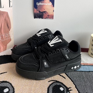 Nouvelles baskets plateforme premium 2026 avec broderie florale blanche et accent vert, style streetwear, chaussures de papa - Product Image 5