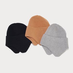 Gorro de punto unisex de color liso con bordado 3D y protección para las orejas, ideal para invierno al aire libre, venta al por mayor. - Product Image 3