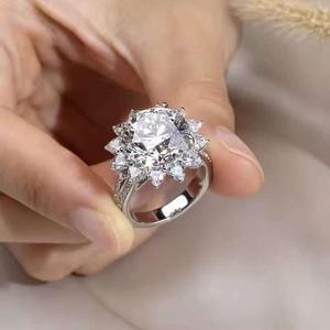 Anillo de Compromiso Personalizado con Diamante Moissanite, Plata de Ley 925, Diamante Cultivado en Laboratorio, Joyería Hip Hop - Product Image 1