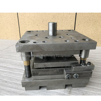 Moules d'angle pour conduits et matrices d'angle TDF intégrées à des matrices de poinçonnage, compatibles avec les pinces en G, moules d'estampage