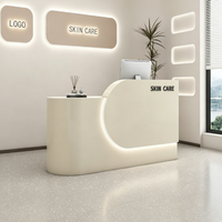 Comptoir de réception minimaliste personnalisé avec logo LED crème, comptoir de caisse droit pour salon de beauté, spa des ongles, clinique cosmétique