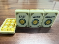 Ensemble de Mahjong Américain de Luxe Moderne Personnalisé en Usine, Tuiles en Acrylique Vert Jade, Vente en Gros, Table de Mahjong à Motif Panda et Fleur de Prunier