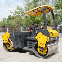 Produit chaud Compacteur d'asphalte de 5 tonnes Chantiers de construction Rouleau de route tenu dans la main Entraînement hydraulique Rouleau de route à double roue