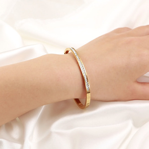 <span class=keywords><strong>Brazalete</strong></span> de Acero de Titanio Antideslustre con Diseño de Estrellas <span class=keywords><strong>para</strong></span> Mujer, Joyería de Moda de Lujo con Baño Electrolítico, Estilo Europeo INS - Product Image 3
