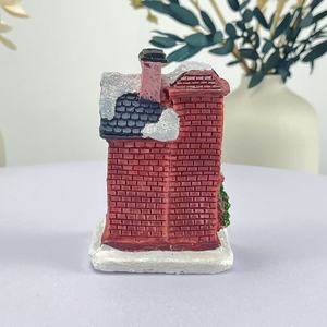Luces LED creativas hechas a mano para casa de pueblo navideño con forma de castillo, adornos de resina miniatura de alta calidad, nuevas decoraciones navideñas de resina miniatura. - Product Image 4