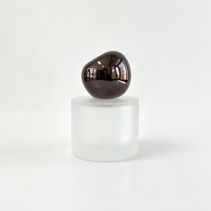 Flacon de parfum minimaliste <span class=keywords><strong>en</strong></span> verre dépoli 50ml 100ml avec pompe argentée, flacon pulvérisateur de parfum rond élégant vide avec boîte - Product Image 5